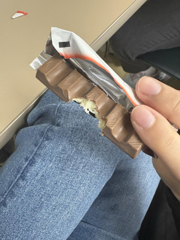 Threads瘋傳Kinder朱古力「犯法級食法」官方發警告違反條例!KitKat/蛋撻同現崩潰食法