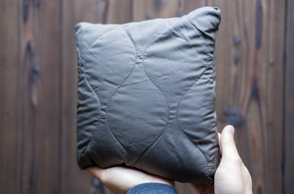 MUJI「4用神毯」Threads爆紅！$128變身披肩/圍裙/收納變咕𠱸　網民：愛到無法放手