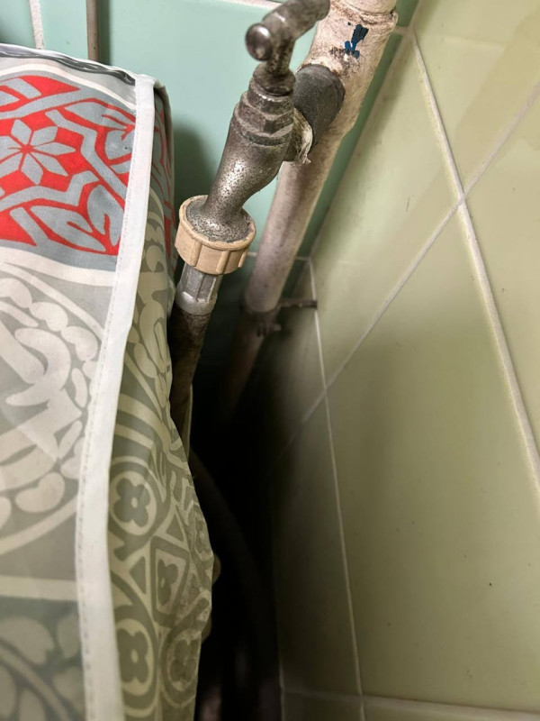 還原公屋｜房署主任要求還原廁所一配件！稱未換要賠$3513！網民：呢個咁值錢咩