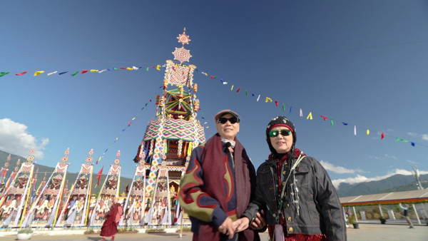 帶阿姐看世界|汪明荃羅家英不丹鬥嘴背後放閃 夫妻恩愛拖手「連體背影」 甜蜜如熱戀