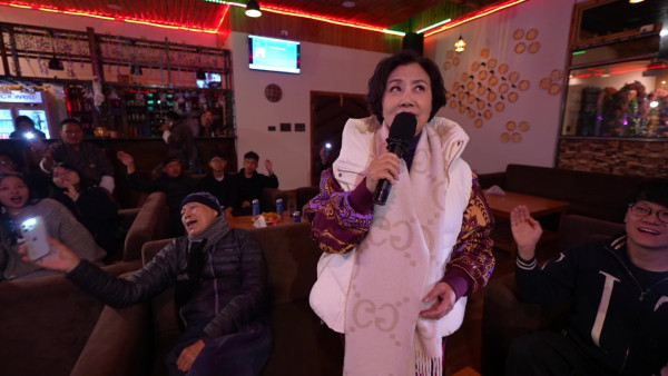 帶阿姐看世界|羅家英唐僧上身突襲獻唱《Only You》 不丹婚照拍攝意外掌摑阿姐