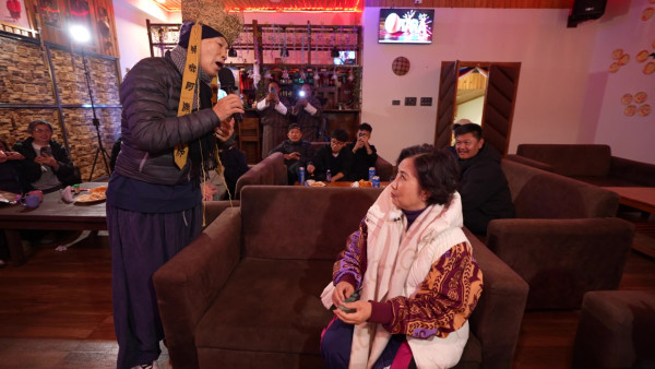 帶阿姐看世界|羅家英唐僧上身突襲獻唱《Only You》 不丹婚照拍攝意外掌摑阿姐