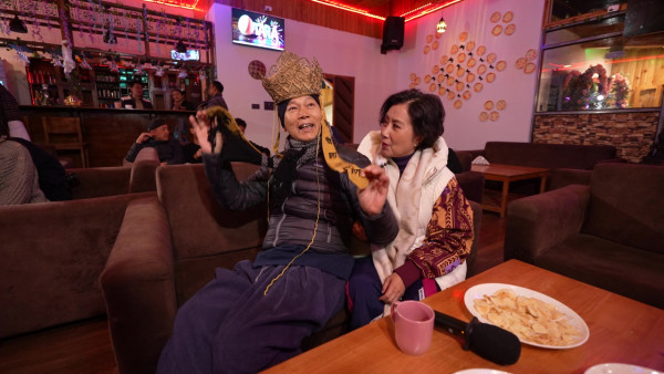 帶阿姐看世界|羅家英唐僧上身突襲獻唱《Only You》 不丹婚照拍攝意外掌摑阿姐