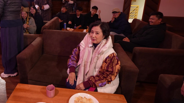 帶阿姐看世界|羅家英唐僧上身突襲獻唱《Only You》 不丹婚照拍攝意外掌摑阿姐