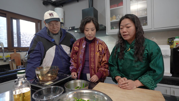 帶阿姐看世界|羅家英唐僧上身突襲獻唱《Only You》 不丹婚照拍攝意外掌摑阿姐