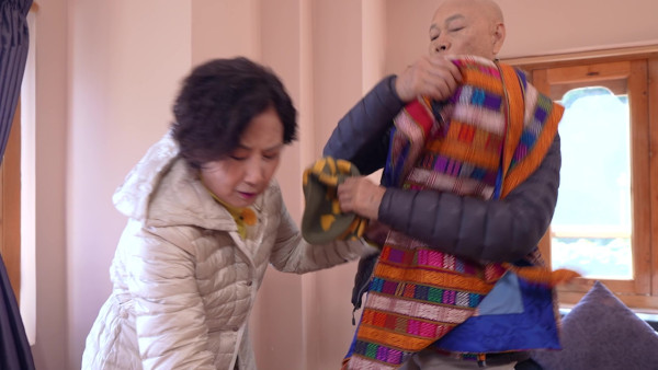 帶阿姐看世界|羅家英唐僧上身突襲獻唱《Only You》 不丹婚照拍攝意外掌摑阿姐