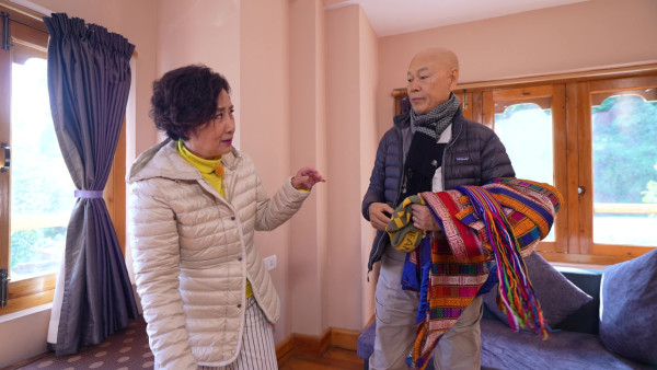 帶阿姐看世界|羅家英唐僧上身突襲獻唱《Only You》 不丹婚照拍攝意外掌摑阿姐