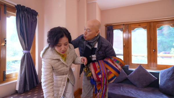 帶阿姐看世界|羅家英唐僧上身突襲獻唱《Only You》 不丹婚照拍攝意外掌摑阿姐