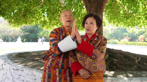 帶阿姐看世界｜羅家英唐僧上身突襲獻唱《Only You》 不丹婚照拍攝意外掌摑阿姐