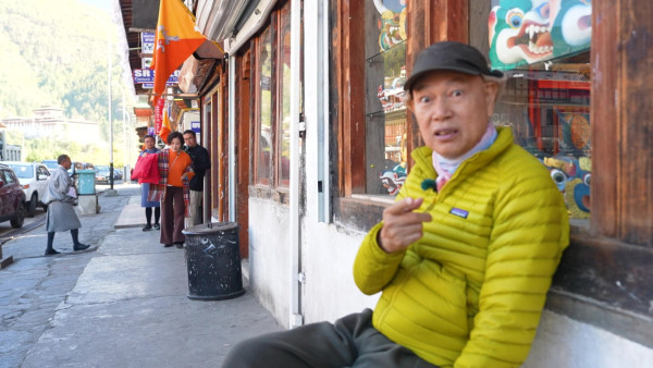 帶阿姐看世界|羅家英不丹寵妻無極限!主動孭阿姐落直昇機 熱石浴鴛鴦浸浴放閃