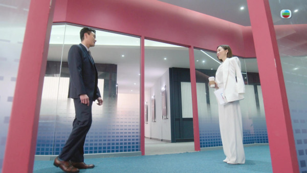 新聞女王2劇評|佘詩曼黃宗澤神級「疊聲對罵戲」 幕後花絮爆笑忘詞伸脷超反差萌