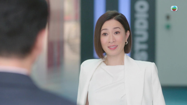 新聞女王2劇評|佘詩曼黃宗澤神級「疊聲對罵戲」 幕後花絮爆笑忘詞伸脷超反差萌