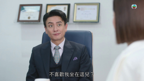 新聞女王2劇評｜佘詩曼黃宗澤神級「疊聲對罵戲」 幕後花絮爆笑忘詞伸脷超反差萌