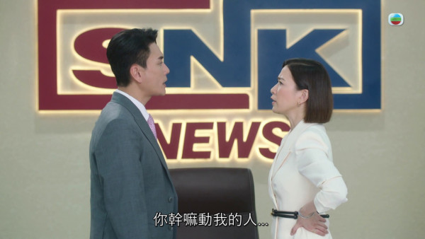 新聞女王2劇評｜佘詩曼黃宗澤神級「疊聲對罵戲」 幕後花絮爆笑忘詞伸脷超反差萌