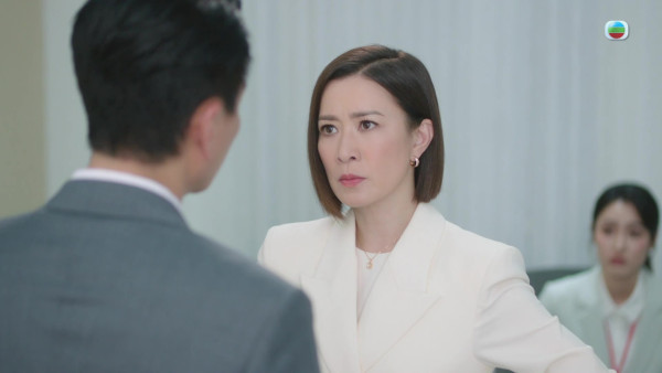 新聞女王2劇評|佘詩曼黃宗澤神級「疊聲對罵戲」 幕後花絮爆笑忘詞伸脷超反差萌