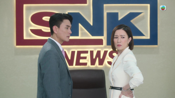 新聞女王2劇評|佘詩曼黃宗澤神級「疊聲對罵戲」 幕後花絮爆笑忘詞伸脷超反差萌