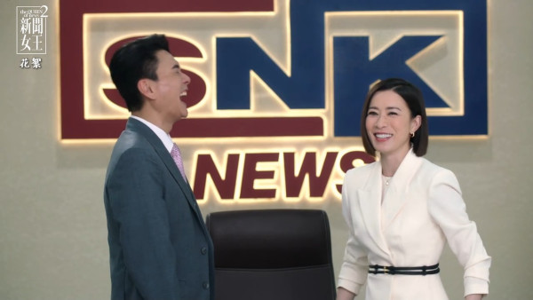 新聞女王2劇評|佘詩曼黃宗澤神級「疊聲對罵戲」 幕後花絮爆笑忘詞伸脷超反差萌