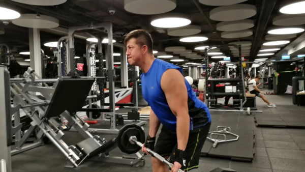 大隻男藝人離婚後宣布認愛37歲性感女神!公開健身合照放閃 第二春無懼年齡差