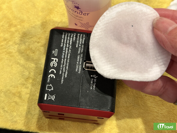 編輯實測洗甲水清潔黐手塑膠抹抹即甩(韋珈萱 攝)