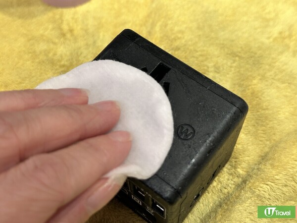 編輯實測洗甲水清潔黐手塑膠抹抹即甩(韋珈萱 攝)