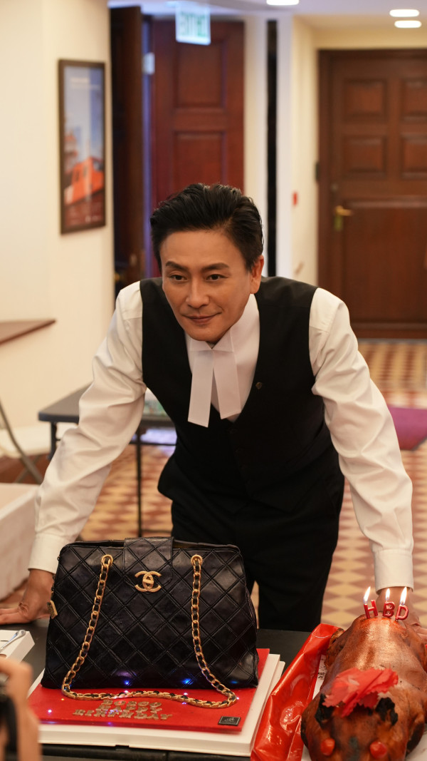 黃宗澤45歲生日收CHANEL手袋1:1復刻蛋糕 造型鬼斧神工超逼真!猛料高層到場顯地位