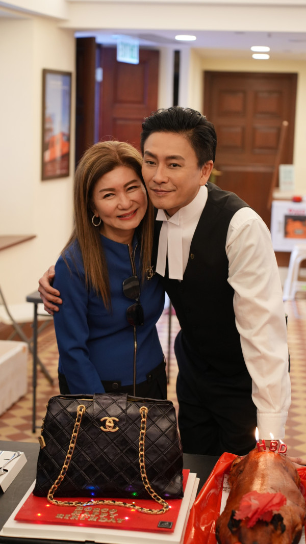 黃宗澤45歲生日收CHANEL手袋1:1復刻蛋糕 造型鬼斧神工超逼真!猛料高層到場顯地位