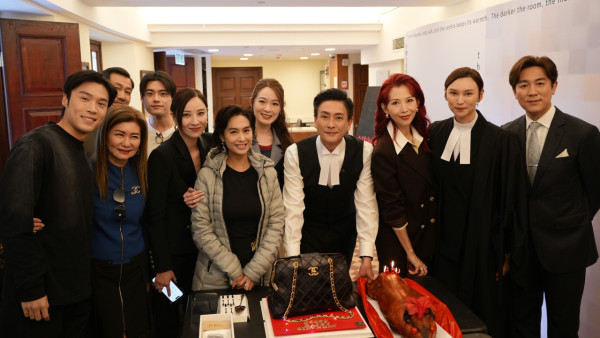 黃宗澤45歲生日收CHANEL手袋1:1復刻蛋糕 造型鬼斧神工超逼真!猛料高層到場顯地位