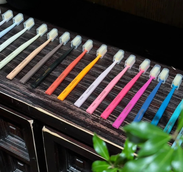 銅鑼灣變「港版聖水洞」？週末人龍逼爆波斯富街！GD愛牌/Stand Oil進駐 網民：唔使飛韓國