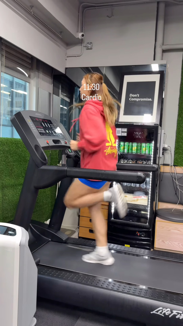 TVB性感尤物自拍沖涼過程震撼眼球 誘人片段瘋傳辣㷫網民:咁樣好大膽