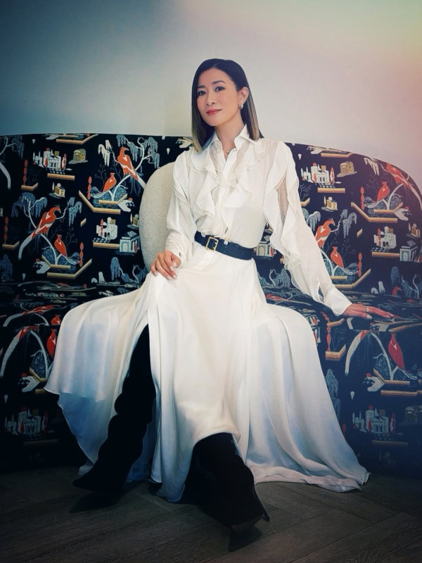 佘詩曼激罕性感現身深V低胸震撼全場 50歲驚人狀態超緊緻身材如少女