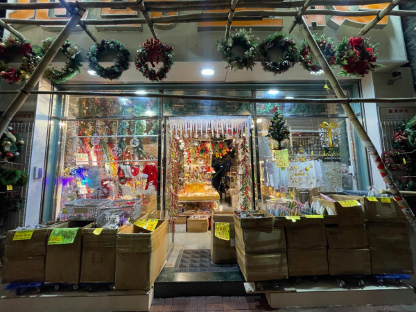 史上最平？旺角$5聖誕樹被搶爆！網民實測「5蚊變500蚊」改造：平過淘寶