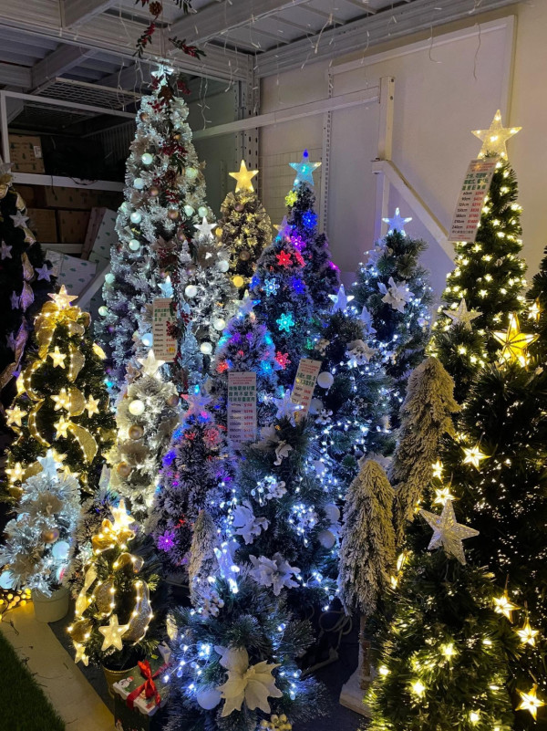 史上最平？旺角$5聖誕樹被搶爆！網民實測「5蚊變500蚊」改造：平過淘寶