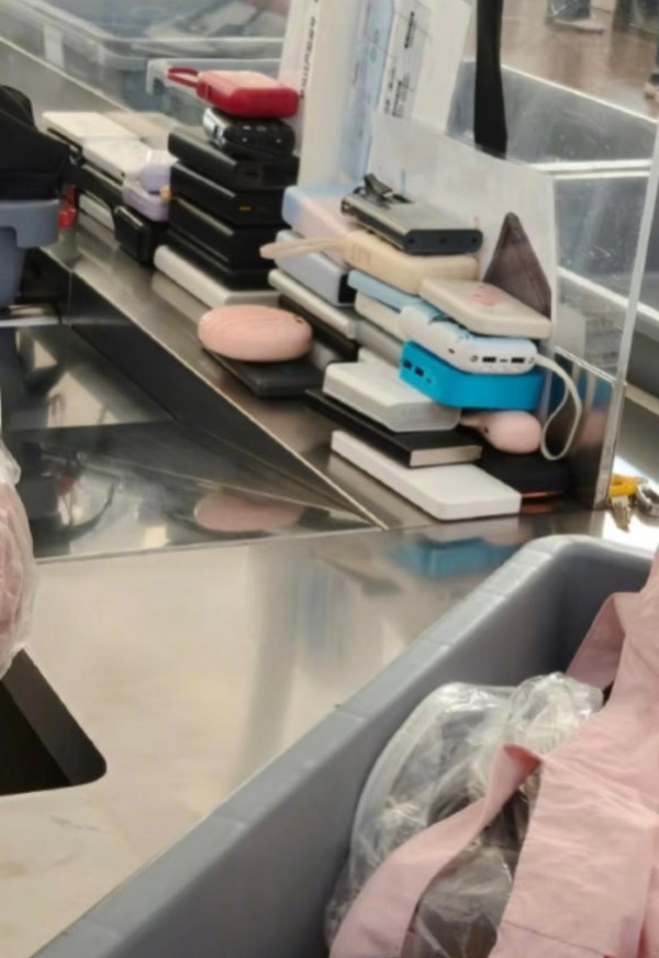 帶「尿袋」上機隨時被沒收？  安檢嚴捉「三無」外置電 認住「2 個標籤」防充公【附自保方法】