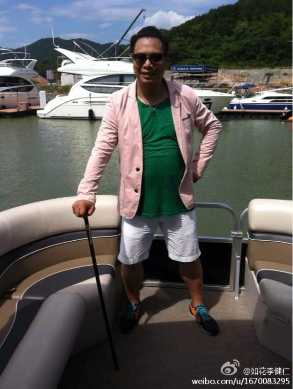 「如花」李健仁中風後近況激罕曝光！身型暴瘦滿頭白髮惹網民擔憂︰認唔出係佢