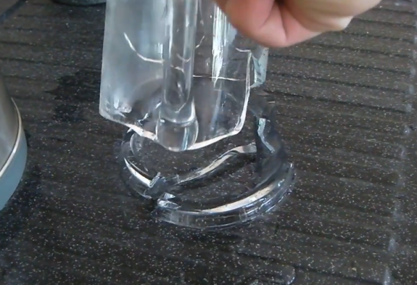 倒熱水1秒爆開?玻璃杯「越厚越危險」揭4大保命關鍵:做錯呢步隨時受傷