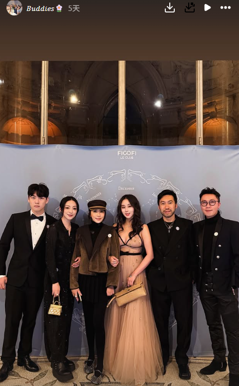 賭王四房千金何超欣激罕性感現身！胸前露深溝晒「禾稈冚珍珠」極品身材