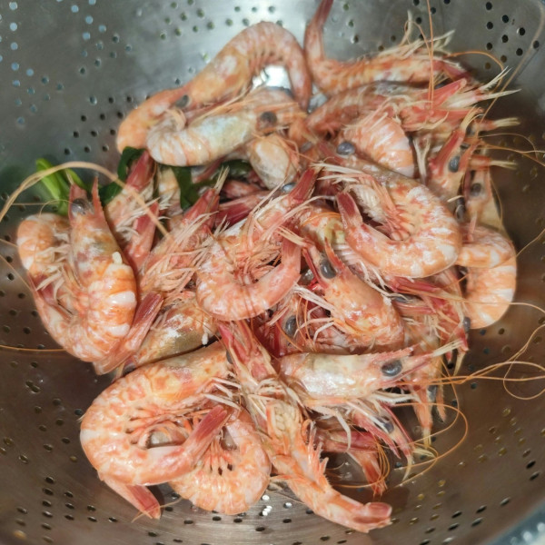 港人蓮塘街市買赤米蝦讚1服務平靚正 網民熱議：¥75/斤算唔算抵？ 附北上帶海產回港規定 