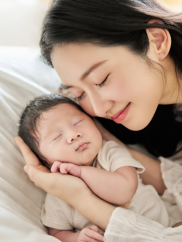 30歲女藝人閃婚誕女後補辦過大禮！董事老公錫到燶 奢華晒金器見證幸福