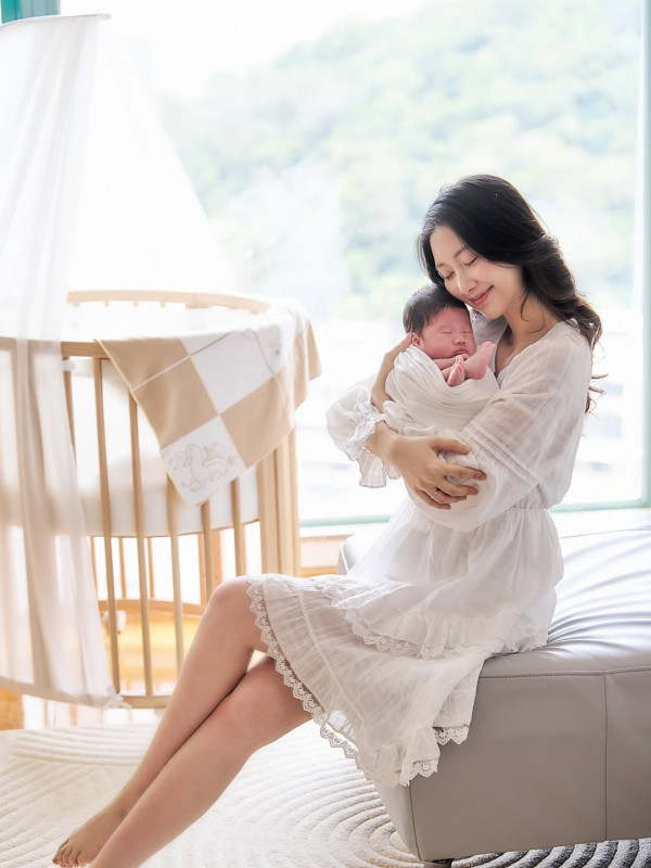 30歲女藝人閃婚誕女後補辦過大禮！董事老公錫到燶 奢華晒金器見證幸福