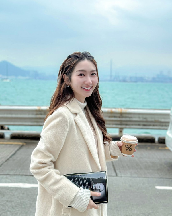 30歲女藝人閃婚誕女後補辦過大禮！董事老公錫到燶 奢華晒金器見證幸福