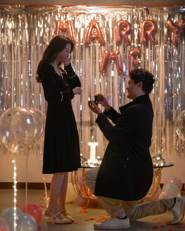 30歲女藝人閃婚誕女後補辦過大禮！董事老公錫到燶 奢華晒金器見證幸福