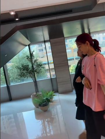 52歲蔡少芬零修飾素顏照震撼網民 近距離真面目被指「鬆弛感」滿分