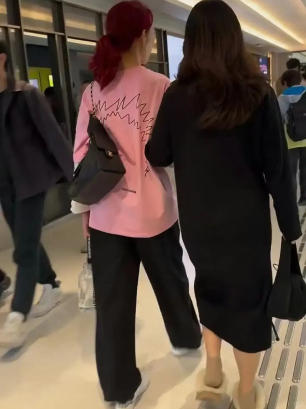 52歲蔡少芬零修飾素顏照震撼網民 近距離真面目被指「鬆弛感」滿分