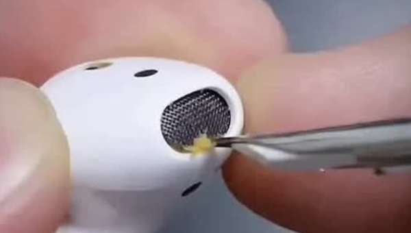 AirPods 幾耐無洗？「耳仔痕」隨時係「發霉生菇」嚴重恐致聽力受損(附清潔教學)
