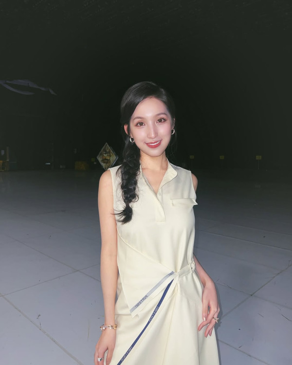 海兒超邪惡高炒拍片險洩胸前春光 男友視角睇盡魔鬼身材曲線極誇張！