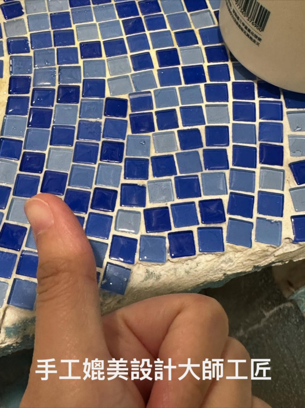 聖誕交換禮物驚現世紀「激吻咕𠱸」  網民接力哂「升級暗黑版」  事主崩潰惹熱議：有助減肥