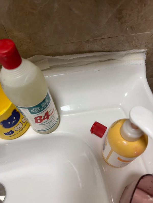 洗衣機膠圈發黑「污糟過馬桶」？熱水狂刷無用！用廚房1物濕敷法 霉菌自動浮出