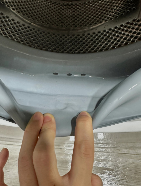 洗衣機膠圈發黑「污糟過馬桶」？熱水狂刷無用！用廚房1物濕敷法 霉菌自動浮出