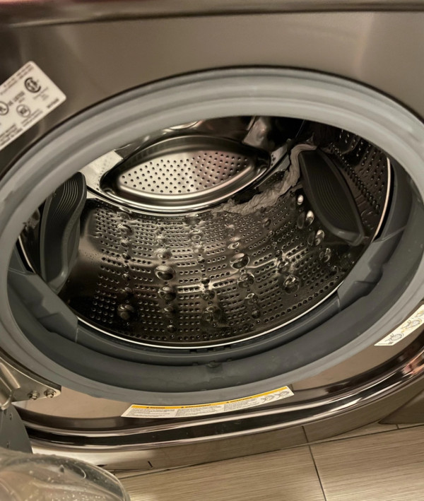 洗衣機膠圈發黑「污糟過馬桶」？熱水狂刷無用！用廚房1物濕敷法 霉菌自動浮出