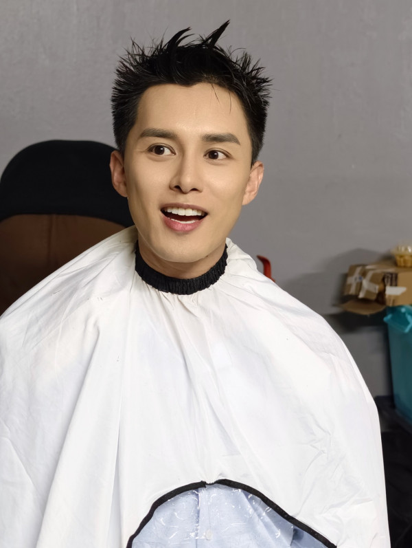 何廣沛公開剃頭全過程為一個鏡頭豁出去 獲網民激讚超專業力推爭最佳男配角